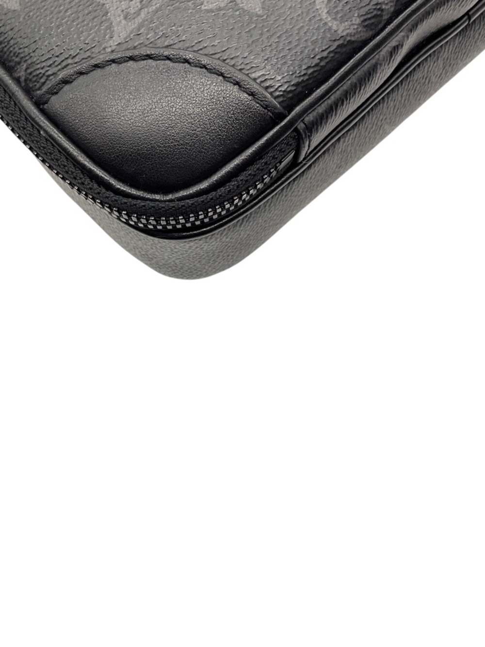 LOUIS VUITTON BLACK MONOGRAM CANVAS AND LEATHER ALPHA MESSENGER BAG - Picture 8 of 13